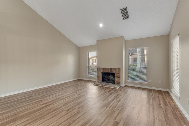 Building Photo - 955 Memorial Village Dr