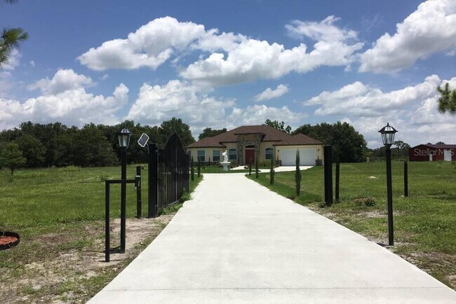 Foto del edificio - 2445 Gerber Dairy Rd