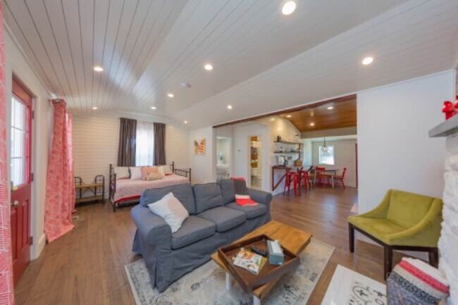 Foto del edificio - 4109 Brush Hill Rd