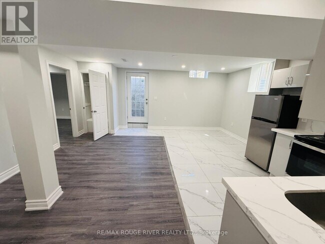 Photo du bâtiment - 10 Bons Ave