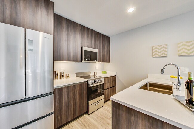 Foto del edificio - 311 W Division St