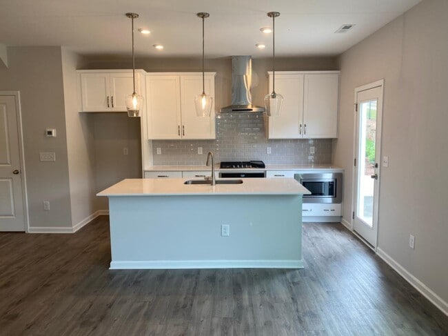 Kitchen - 814 Oak Center Dr