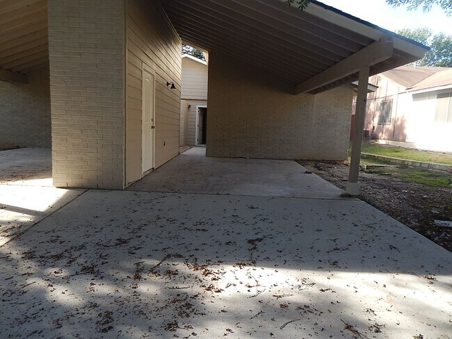 Foto del edificio - 2408 Burleson Ct