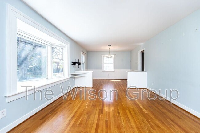 Building Photo - 2113 Nicolet Cir
