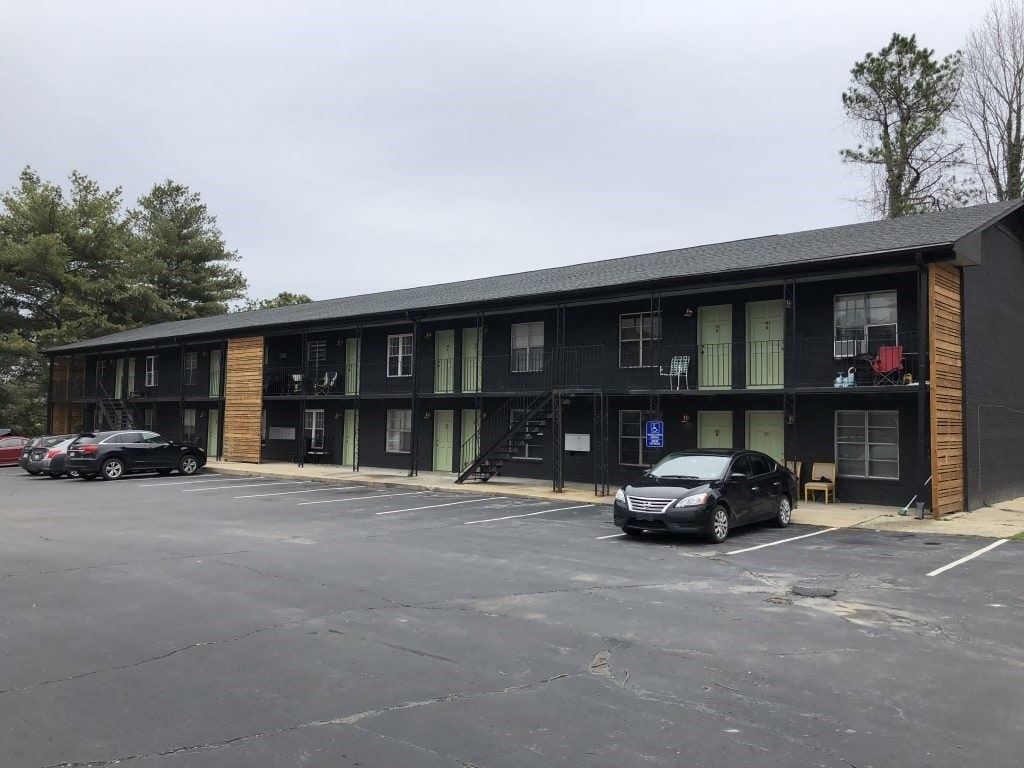 Primary Photo - Barclay Apartments