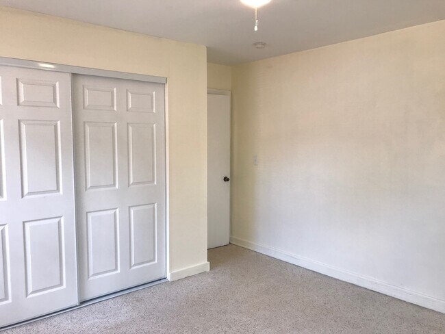 Building Photo - 605 S 6th St