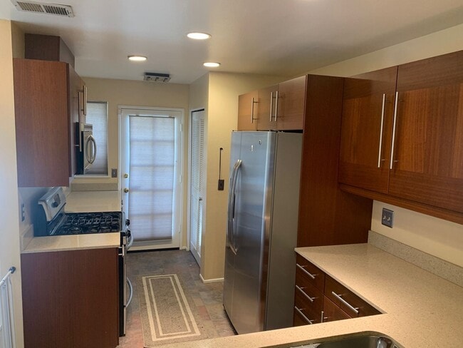 Building Photo - Spacious 1-Bedroom Condo with Loft & Offic...