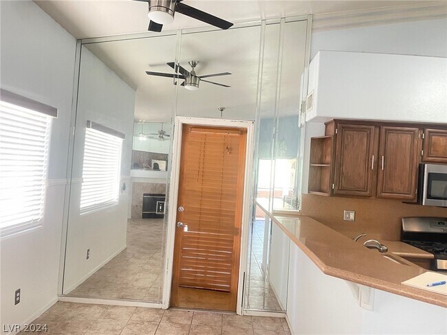 Foto del edificio - 5225 W Reno Ave
