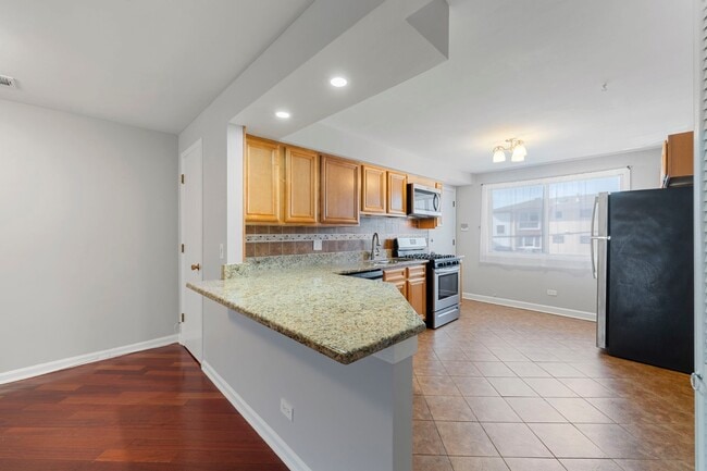 Foto del edificio - 5825 W Higgins Ave