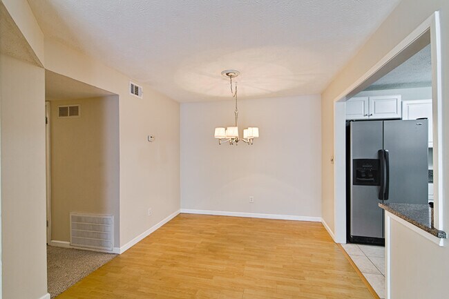 Building Photo - 1102 Augusta Dr