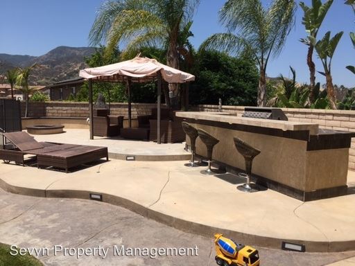 Building Photo - 3346 Four Kings St