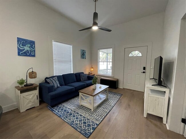 Building Photo - 1106 W La Salle St