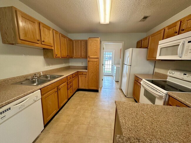 Foto del edificio - Conveniently Located Duplex!