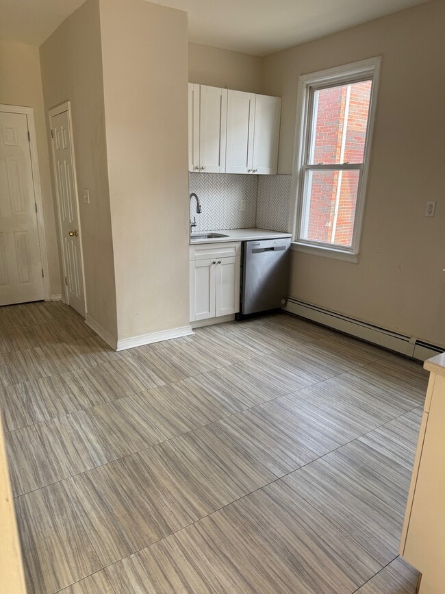 Photo - 92 Maple St Apartments