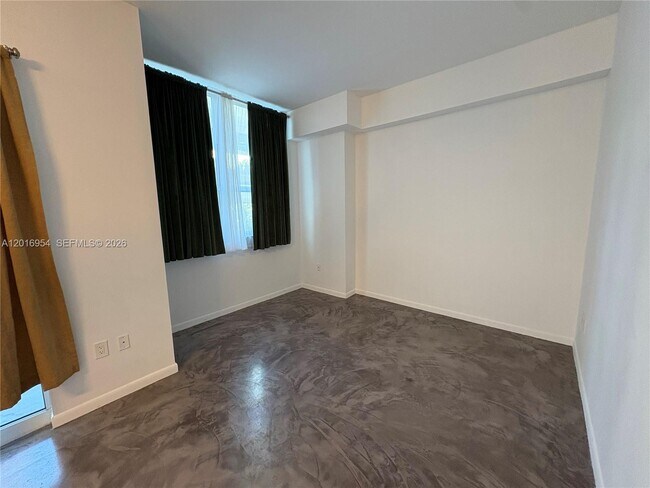 Foto del edificio - 133 NE 2nd Ave