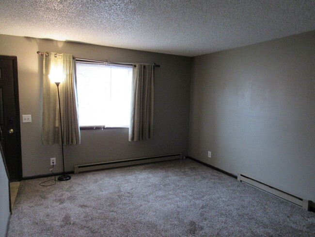 Building Photo - Centrally Located, 2 Bedroom Townhouse w/G...