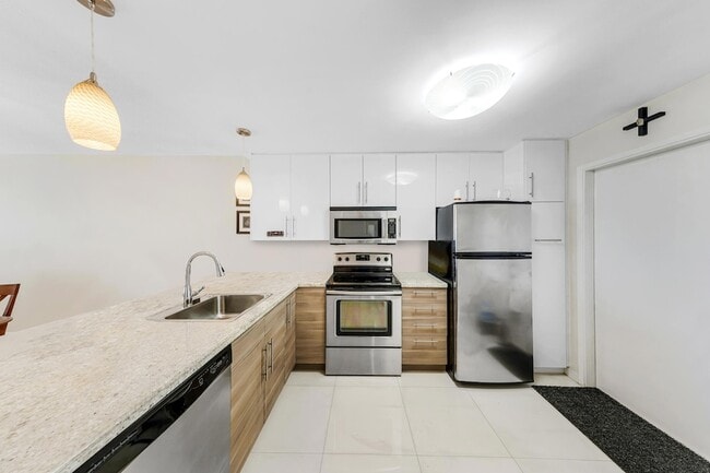 Building Photo - 3091 N Course Dr