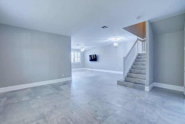 Building Photo - 9591 Town Parc Cir N