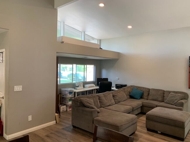 Foto del edificio - 2751 Tigertail Dr