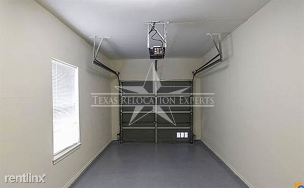 Building Photo - 11255 Huebner Rd