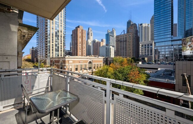 Balcony - 744 N Clark St
