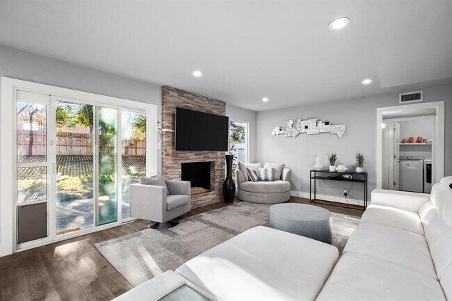 Building Photo - 9811 Parkfield Dr