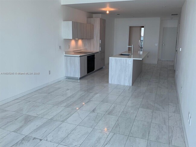 Building Photo - 480 NE 31st St
