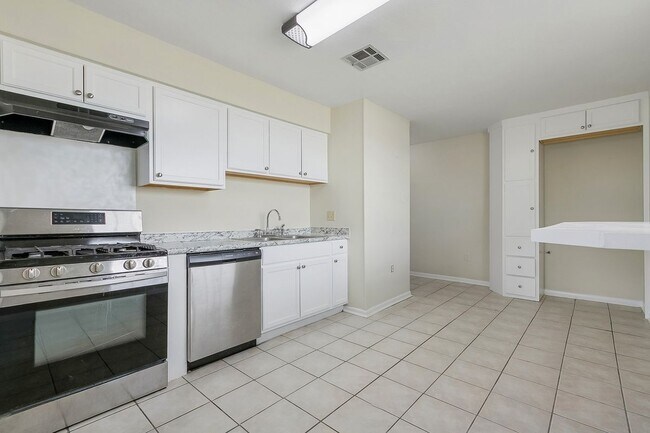 Foto del edificio - 141 N Betty Ln