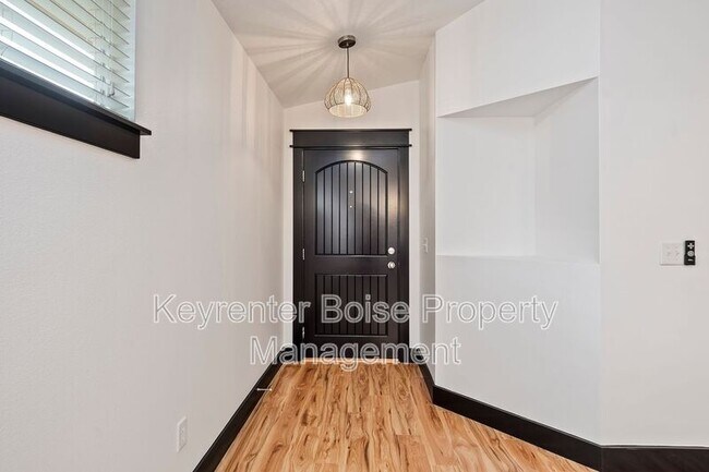 Foto del edificio - 8333 N Duncan Ln