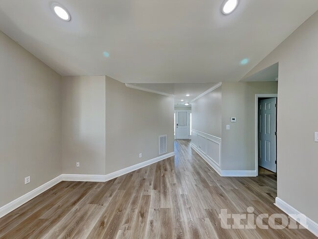 Building Photo - 6745 Biscayne