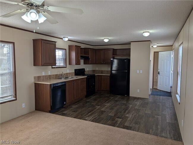 Foto del edificio - 230 Cedar Brook Dr