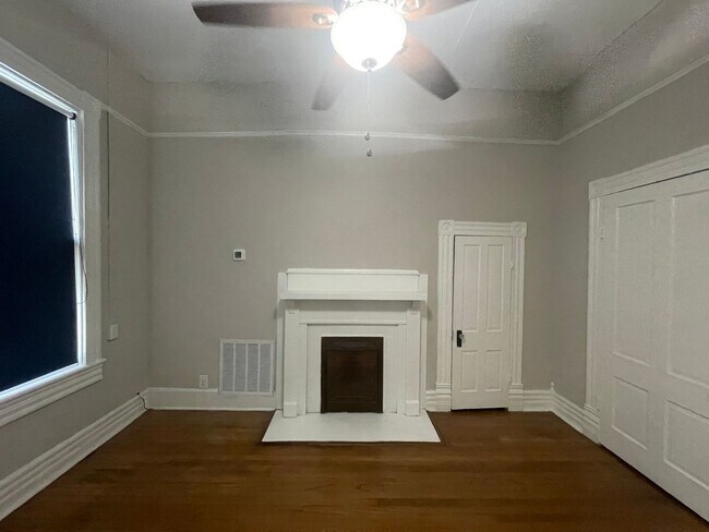 Foto del edificio - Stunning Upstairs One Bedroom Apartment in...