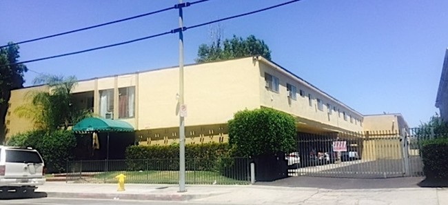 Foto del edificio - 6744 Woodley Ave