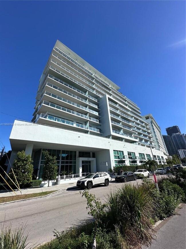 Building Photo - 1600 SW 1st Ave