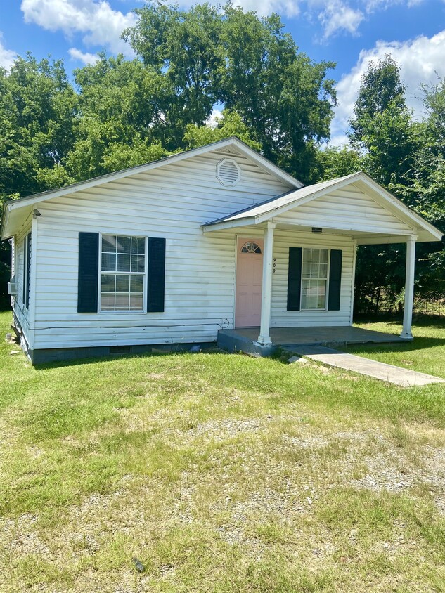 Primary Photo - 909 N Saddler St