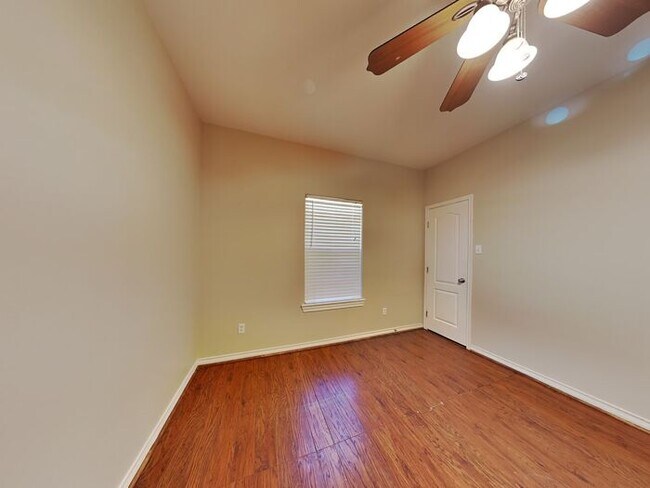 Foto del edificio - No Application Fees* 1 month free rent w/ ...