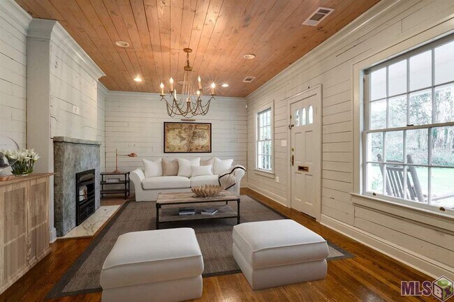 Foto del edificio - 6525 Sevenoaks Ave