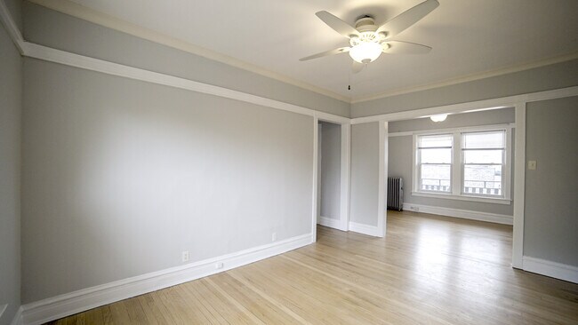 Building Photo - 4008 N Avers Ave