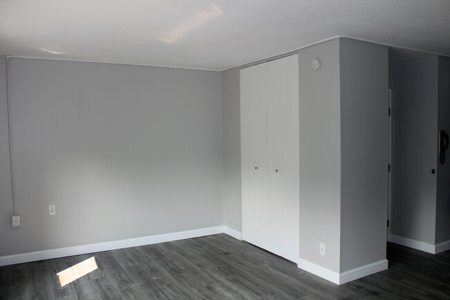 Estudio recientemente remodelados - Westmoor Apartments