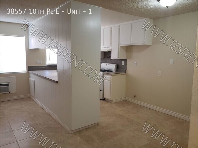 Foto del edificio - 1BD/ 1BTH 1ST FLOOR APT EAST PALMDALE