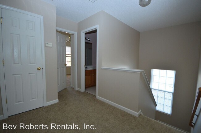 Building Photo - 3 br, 2.5 bath House - 111 Caley Road