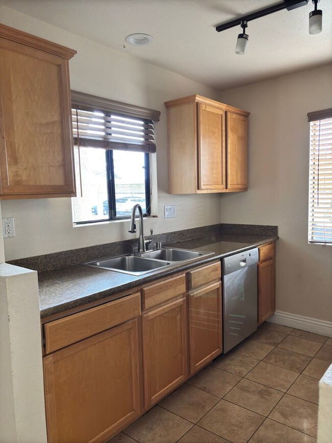 Building Photo - 1 bedroom 1 bath apartment in Miramesa FOR...