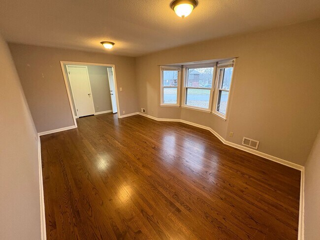 Foto del edificio - Do NOT Miss this Great Grandview Home!-3 Bed / 2 Bath Split-Entry on a Huge Corner Lot w/ Fenced ...