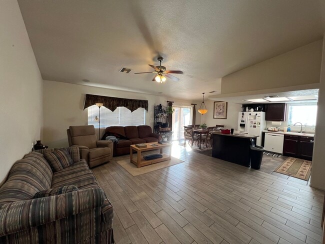 Foto del edificio - 3 BEDROOM IN WILDFLOWER!