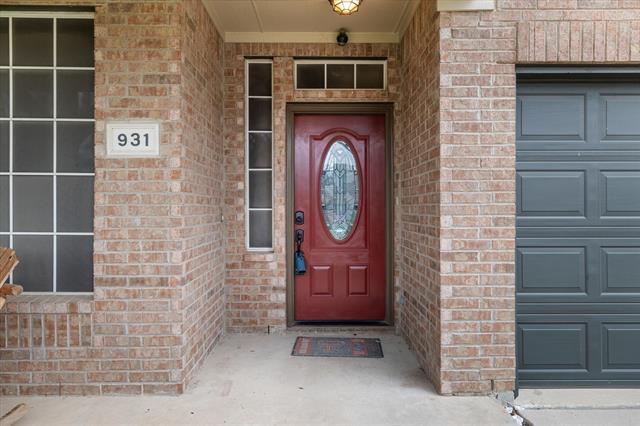 Building Photo - 931 W Cedar St