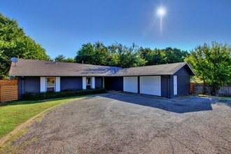 Building Photo - 3208 Northeast Dr