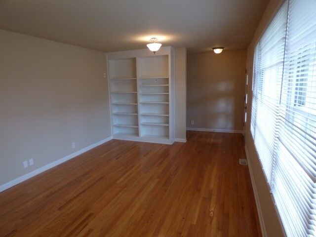 Building Photo - All Brick 3BR Home with Fenced Back Yard
