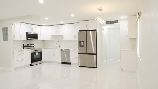 Building Photo - 343 Normandy Ln