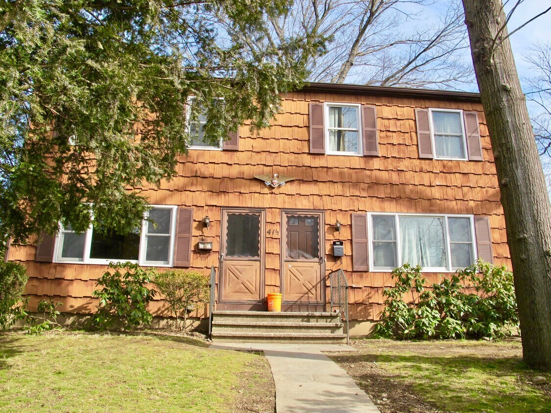 Primary Photo - 41 1/2 Cedar Crest Pl
