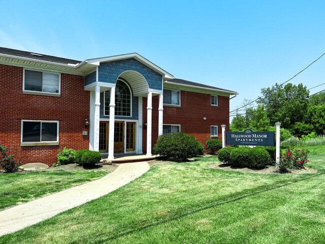 Building Photo - Hallwood Manor Apartments